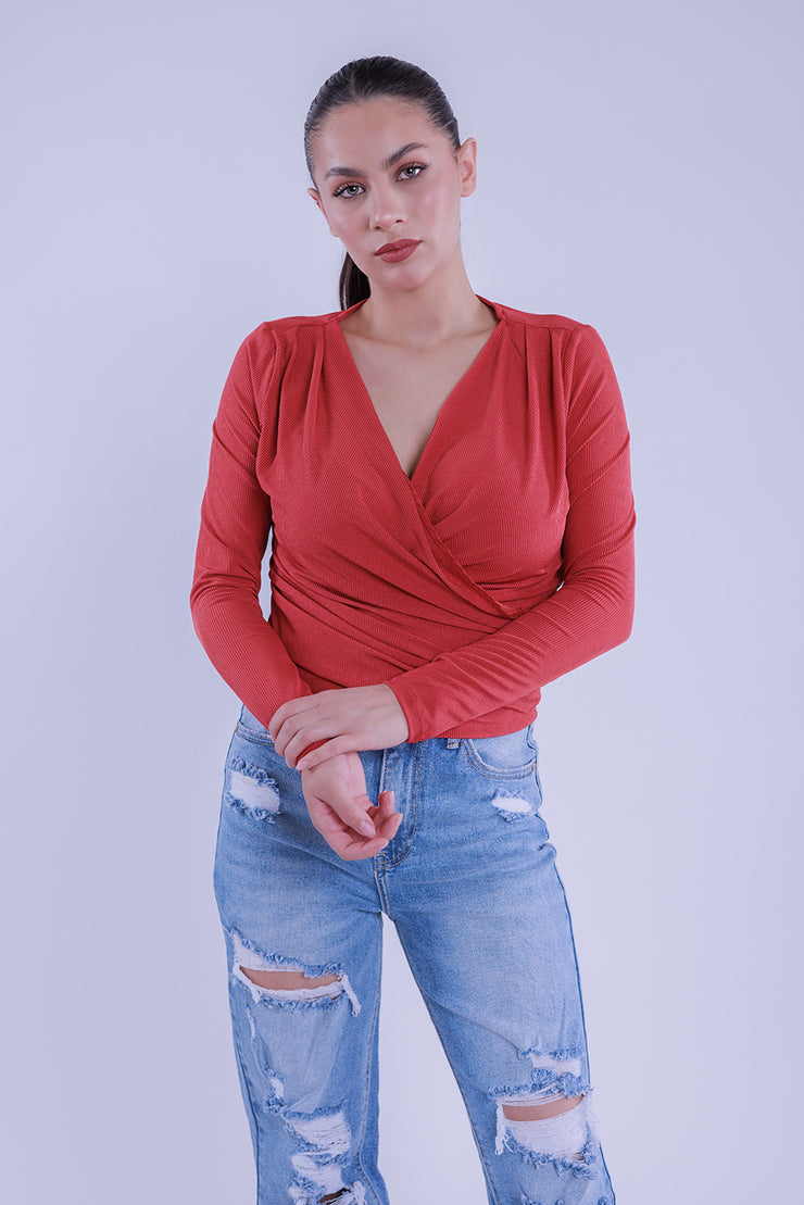 Blusa con escote cruzado en V
