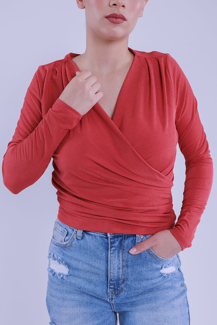 Blusa con escote cruzado en V