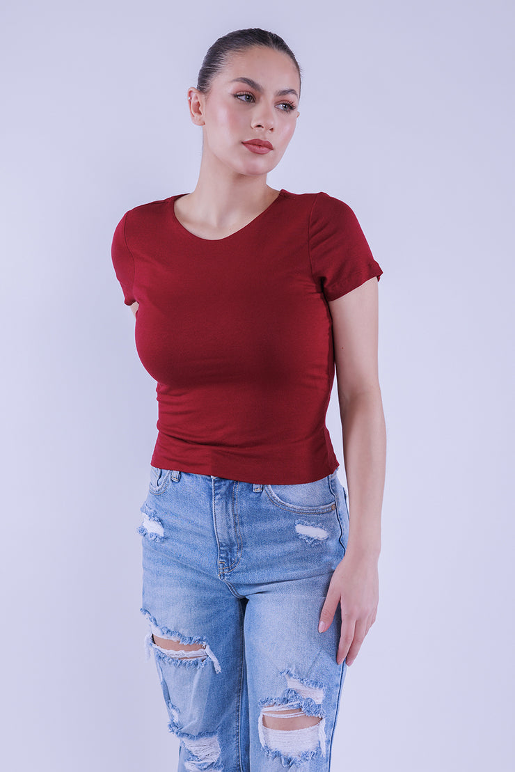 Top básico de cuello redondo