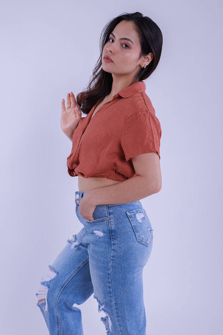 Top con amarre en cintura abotonado