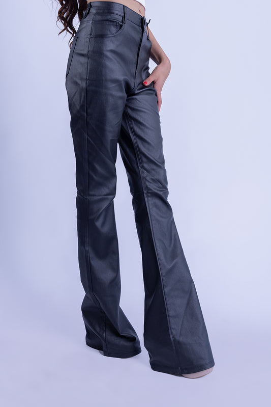 Pantalón de vinipiel estilo jeans