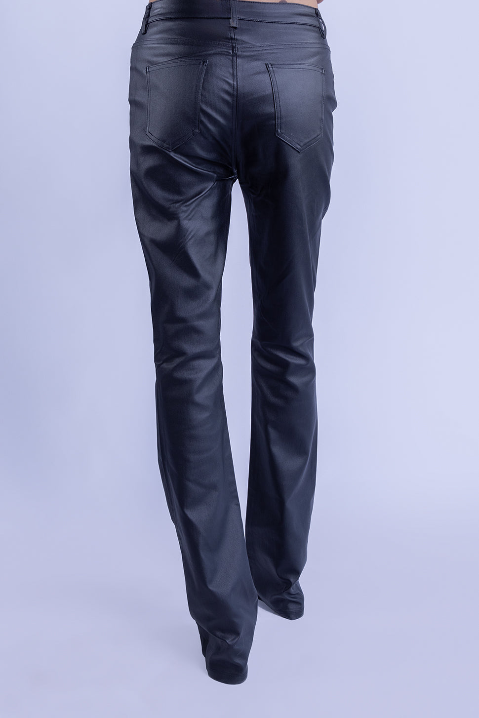 Pantalón de vinipiel estilo jeans