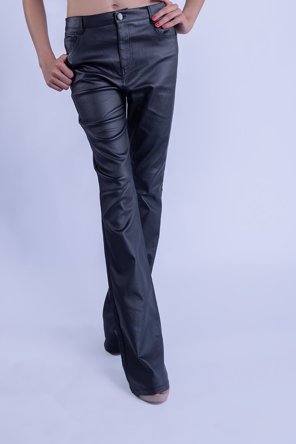 Pantalón de vinipiel estilo jeans