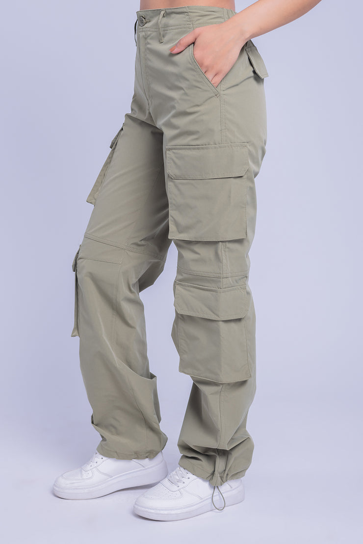 Pantalón de cargo con bolsas multiples