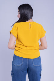 Blusa amarilla de cuello redondo