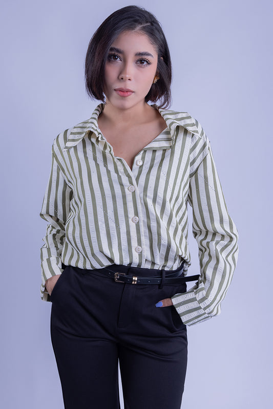 Blusa de rayas abotonada con remaches
