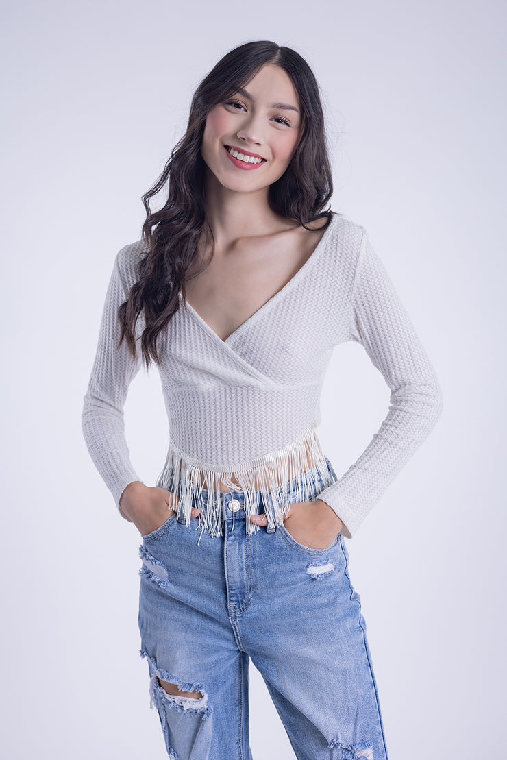 Blusa cruzada con detalla de flecos