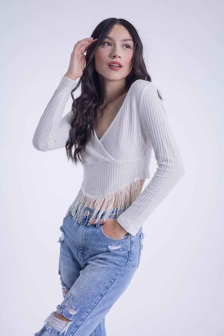 Blusa cruzada con detalla de flecos
