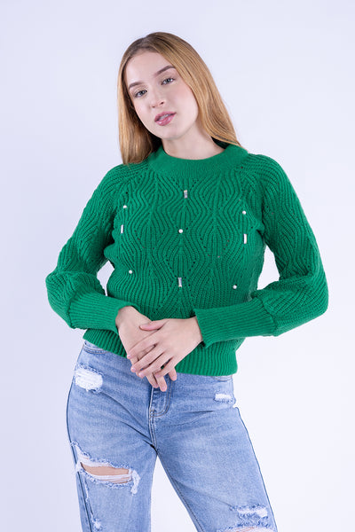 Suéter verde con piedras de colores decorativas