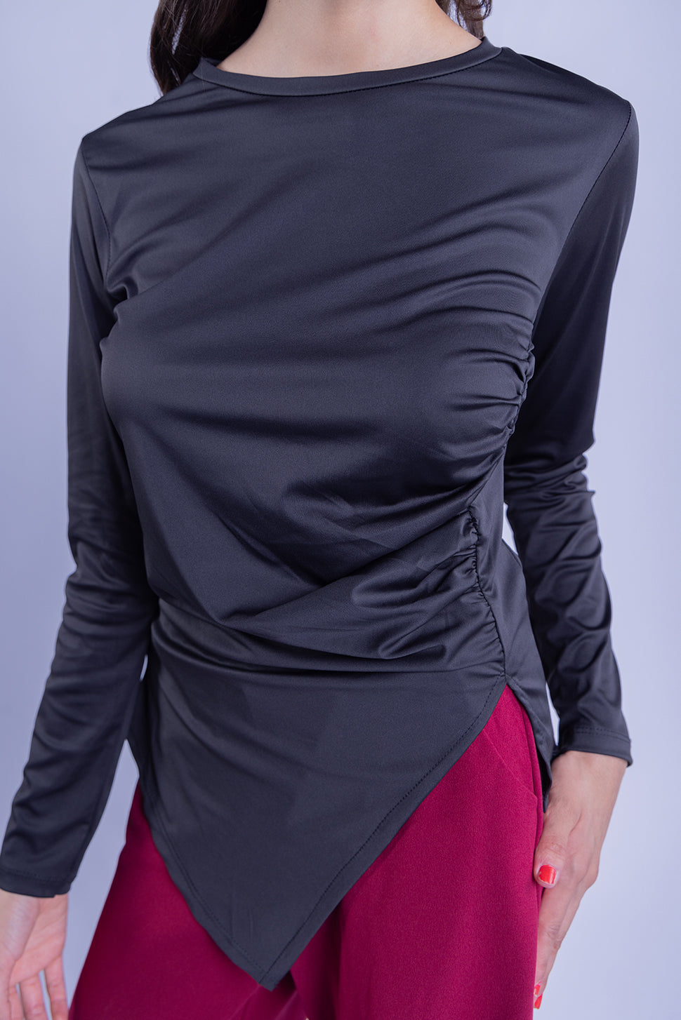 Blusa manga larga con corte desigual