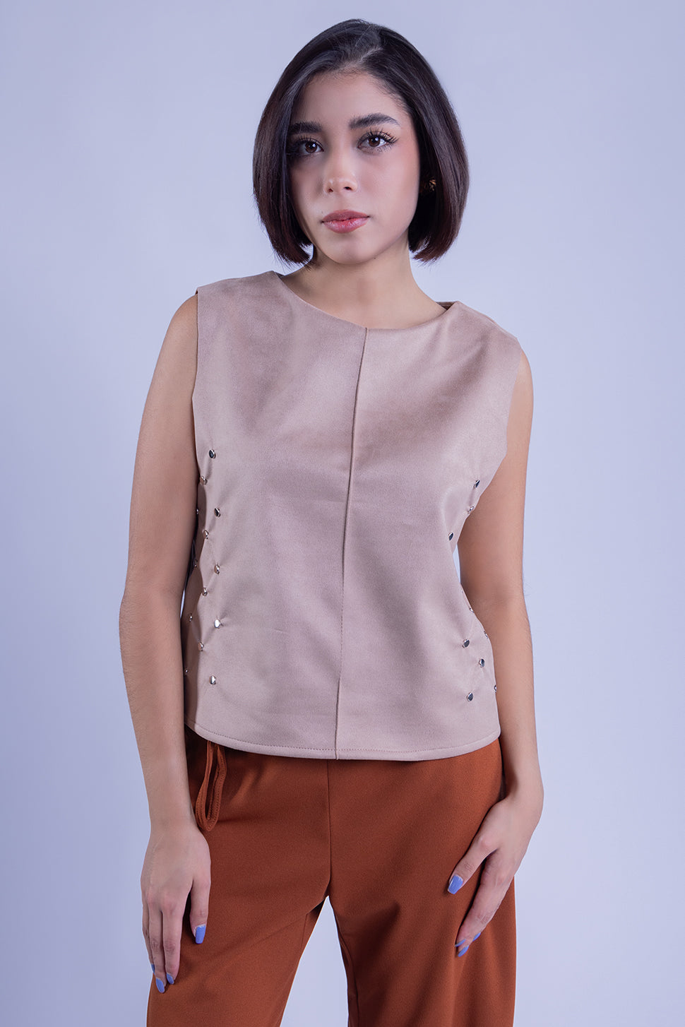 Blusa imitación piel con estoperoles