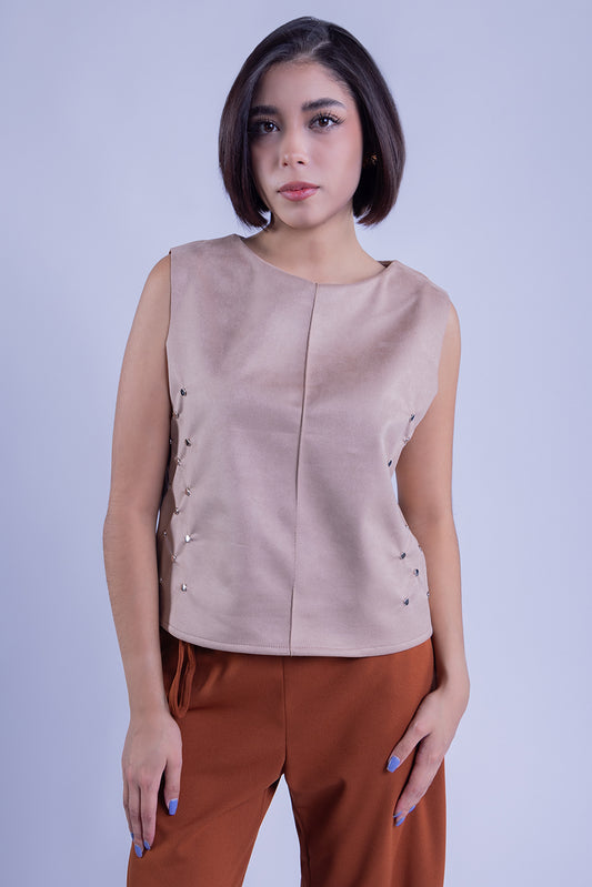 Blusa imitación piel con estoperoles