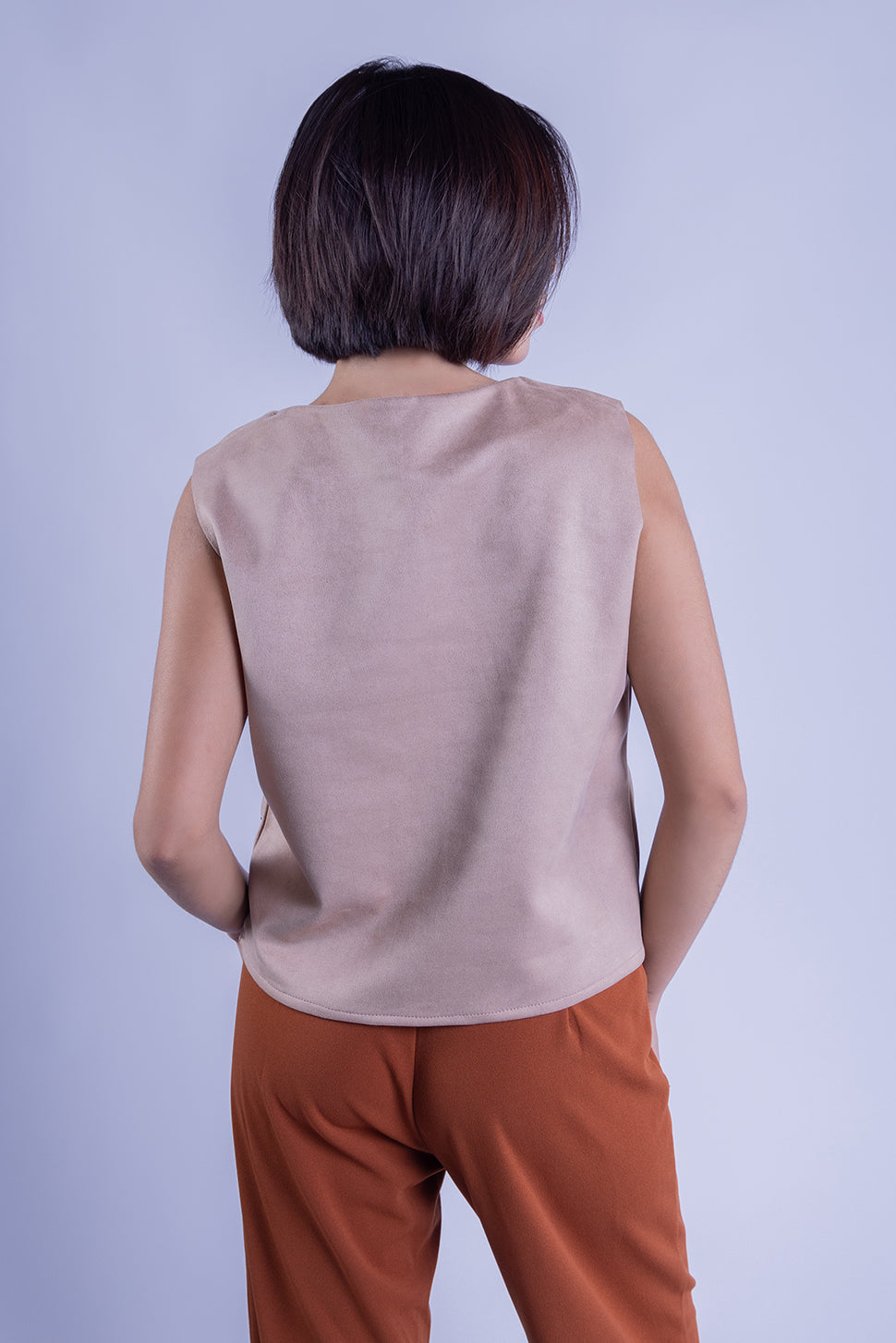 Blusa imitación piel con estoperoles