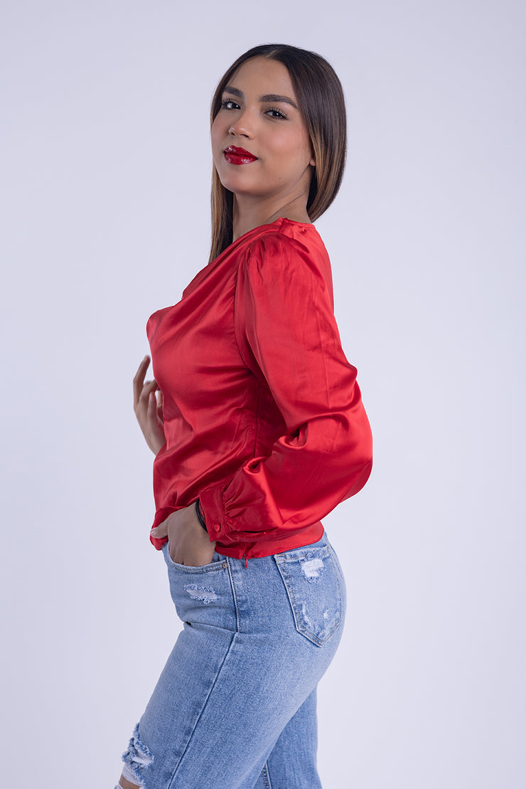 Blusa satinada con amarre lateral en cuello