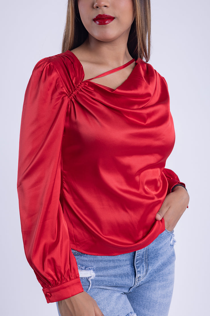 Blusa satinada con amarre lateral en cuello