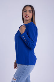 Blusa tipo sueter con aplicaciones en manga