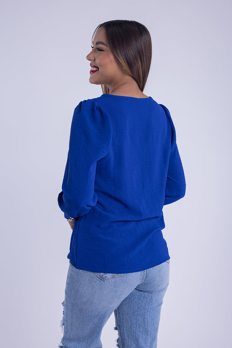 Blusa tipo sueter con aplicaciones en manga