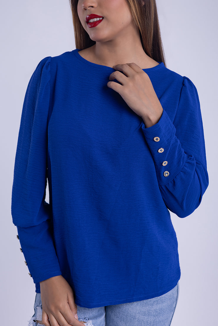Blusa tipo sueter con aplicaciones en manga