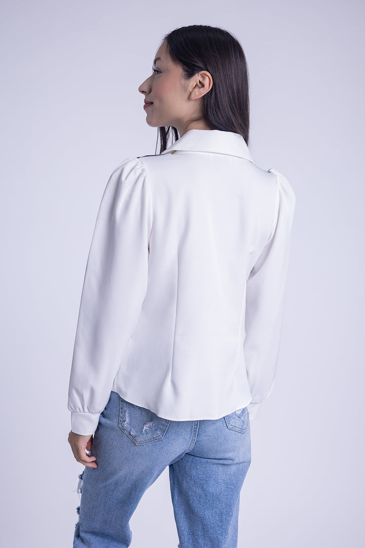 Blusa de vestir con chaleco de vinil