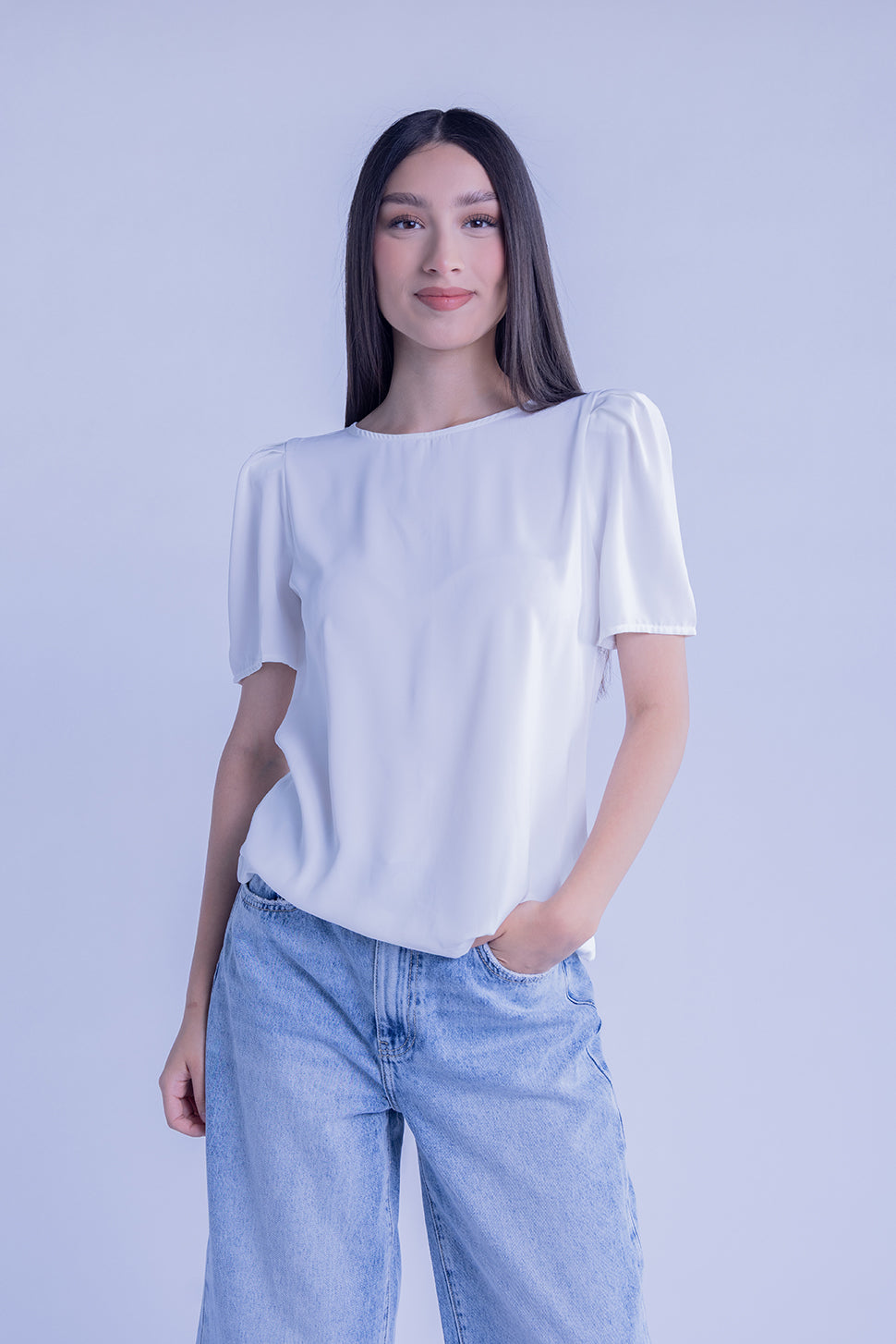 Blusa blanca con manga de globo