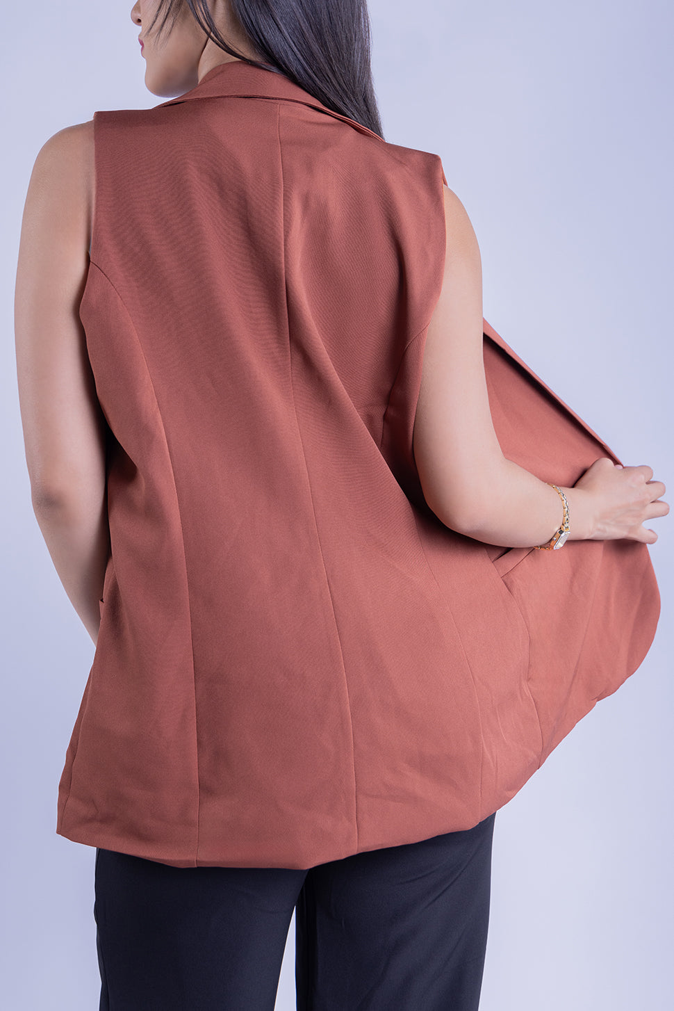 Chaleco abierto con solapa