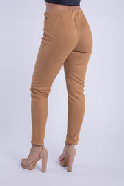Pantalón de gamuza entubado seccionado