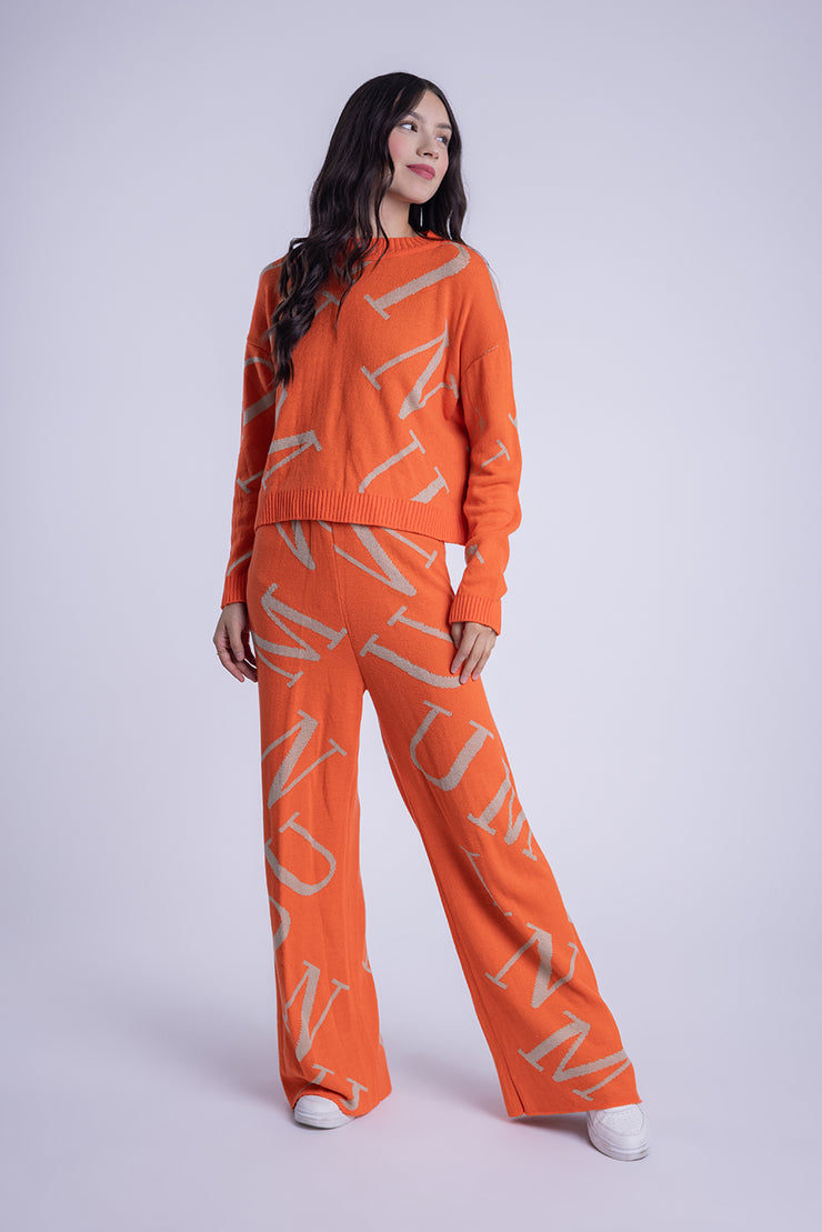 Conjunto de suéter y pantalón acampanado