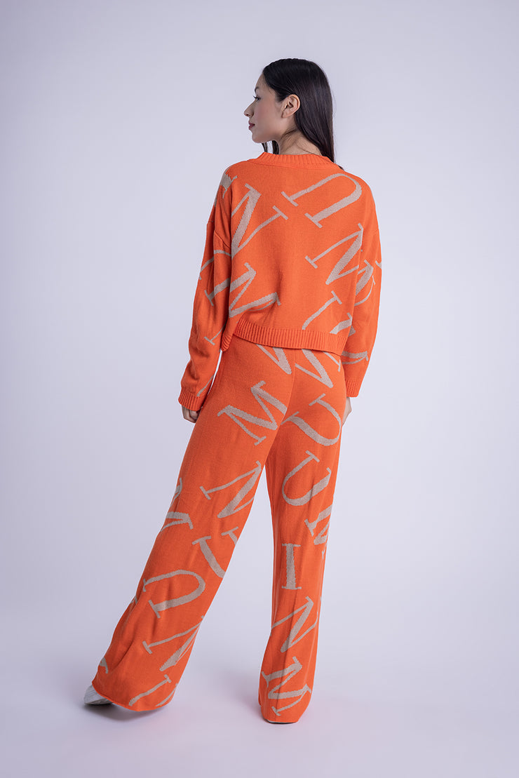 Conjunto de suéter y pantalón acampanado