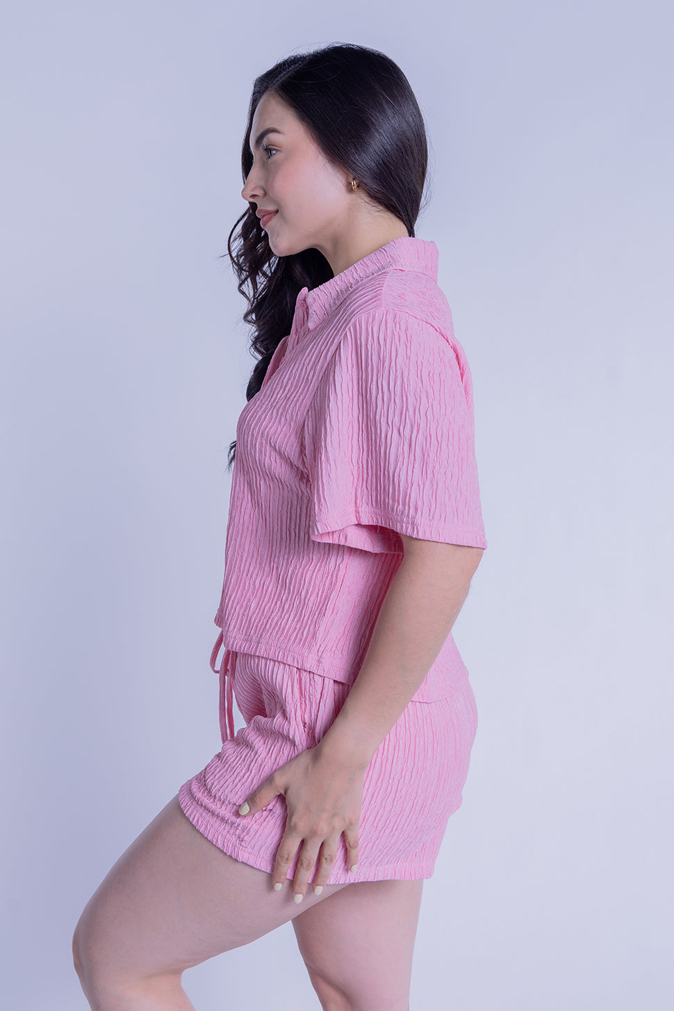 Conjunto rosa de top abotonado oversize y short con pretina