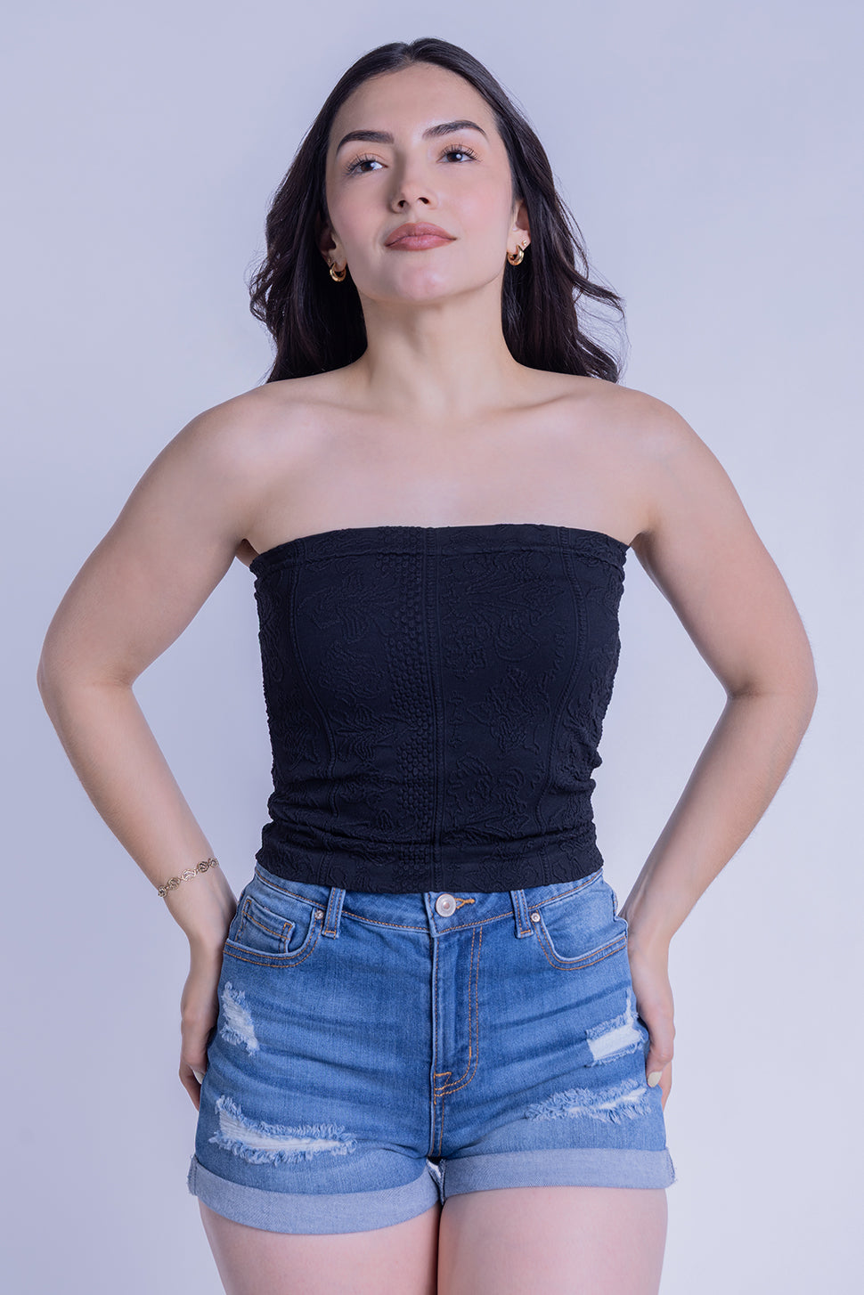 Crop top negro strapless plaqueado