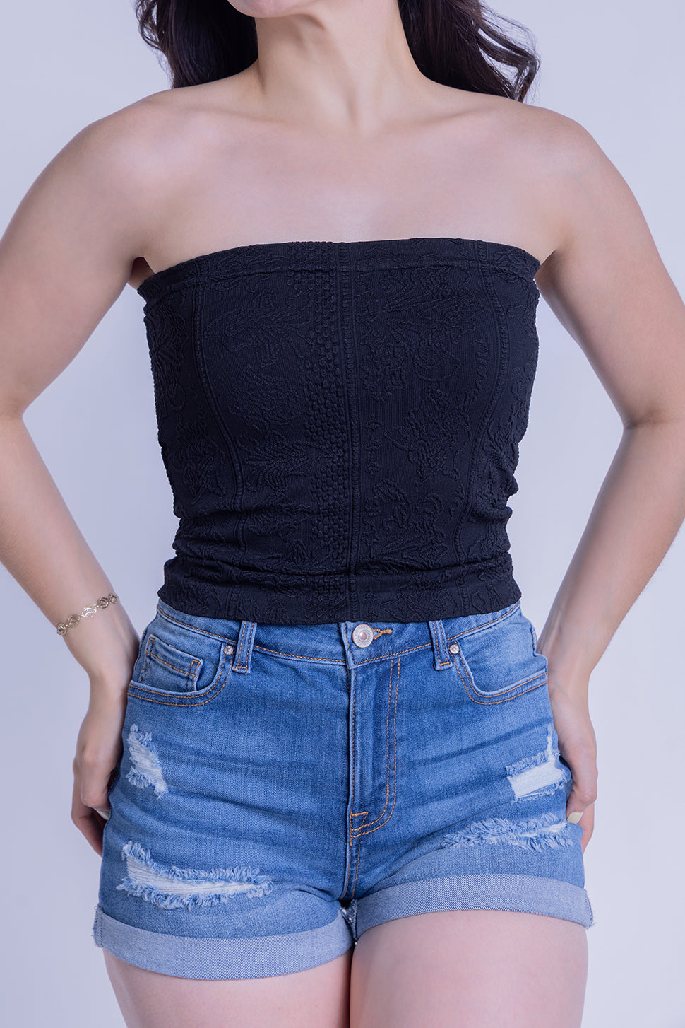 Crop top negro strapless plaqueado