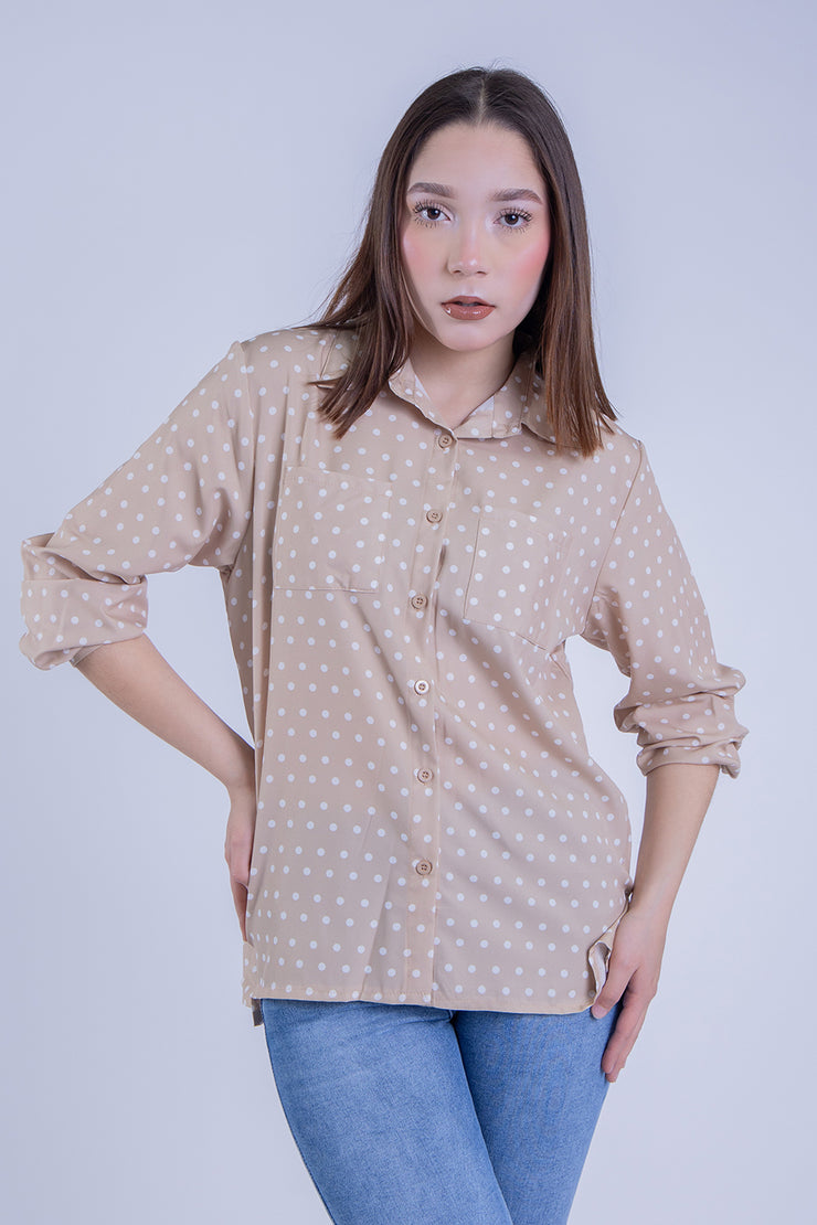 Blusa abotonada con lunares