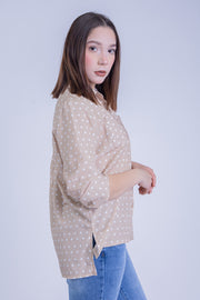 Blusa abotonada con lunares
