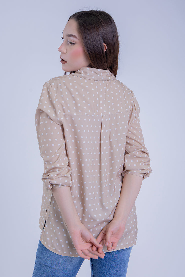Blusa abotonada con lunares
