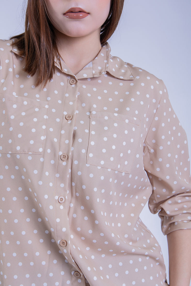 Blusa abotonada con lunares