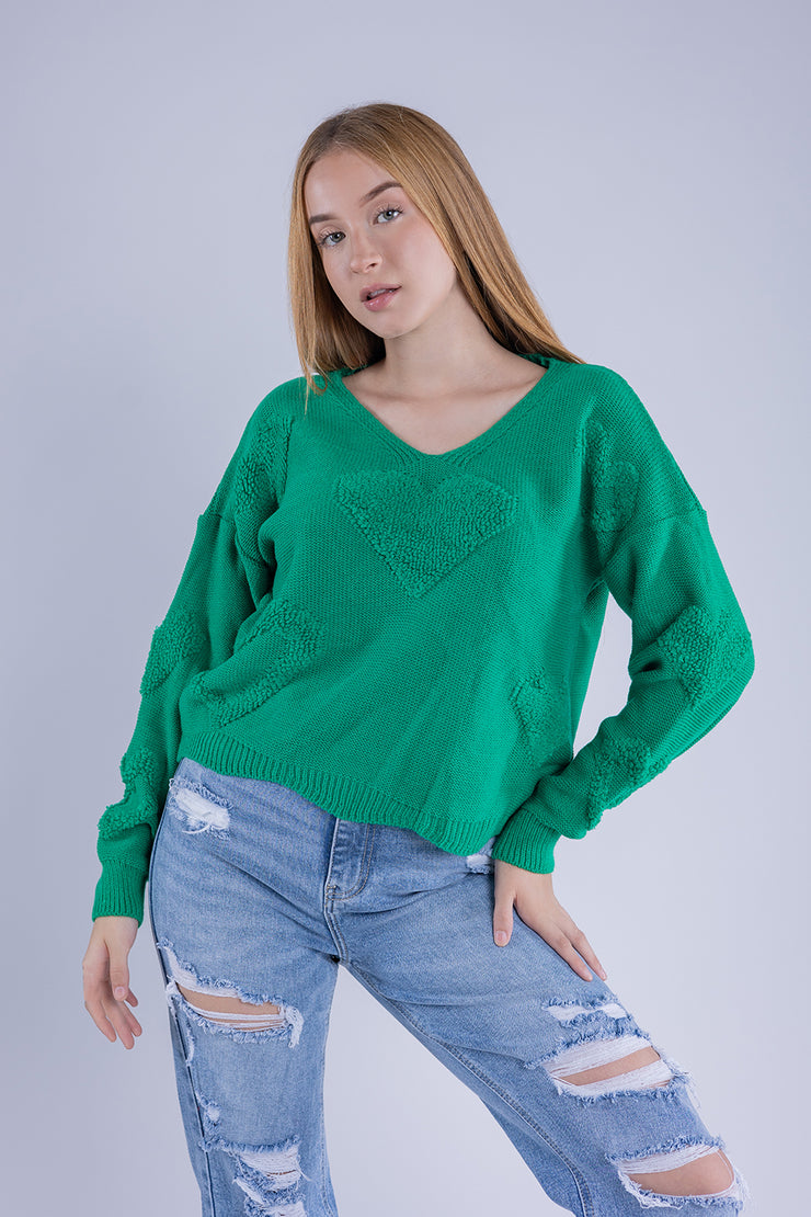 Suéter verde con diseño de corazones