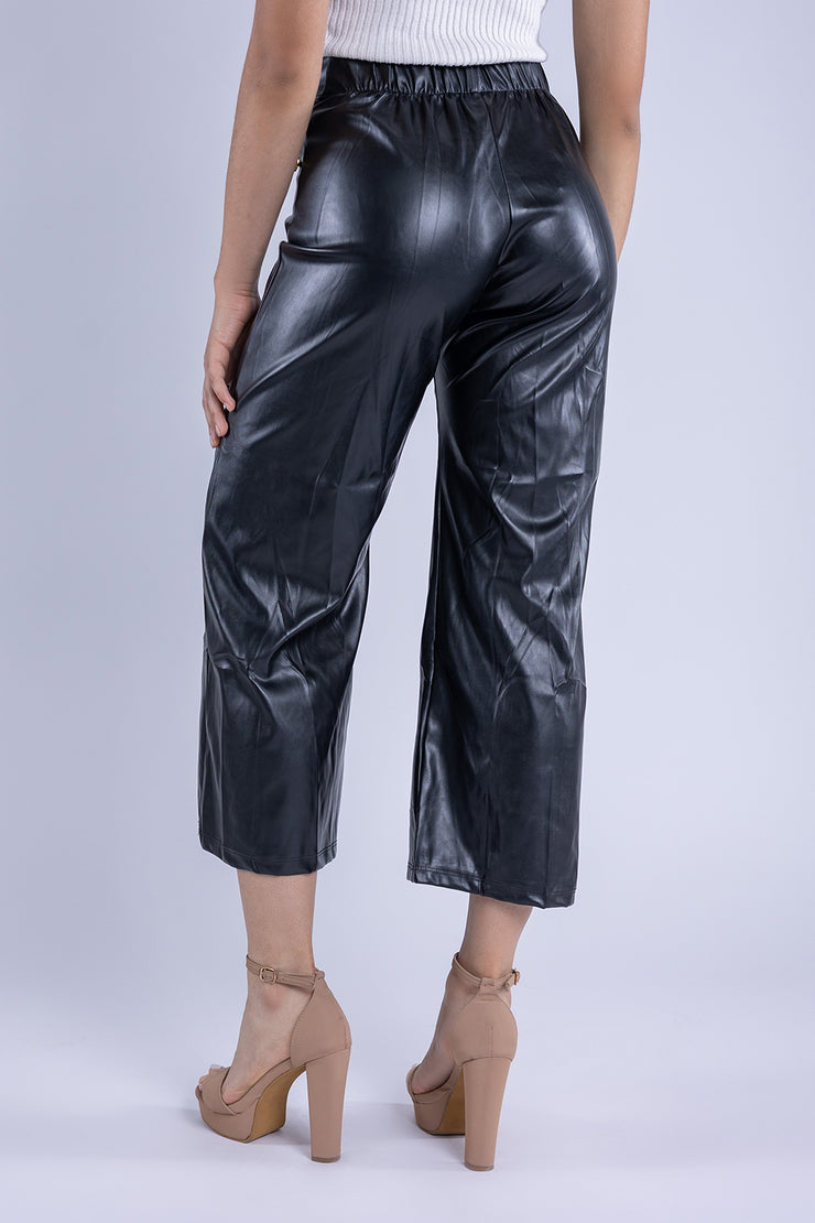 Pantalón capri negro de vini piel