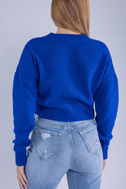 Suéter azul plaqueado tipo crop top