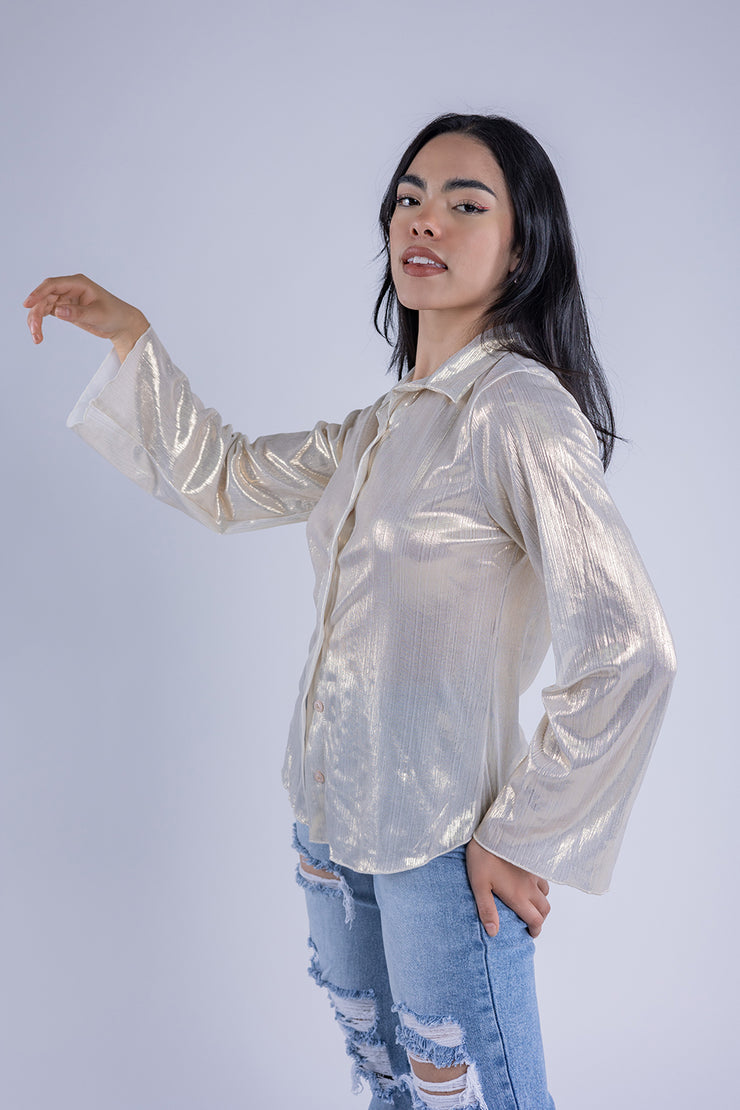 Blusa dorada satinada