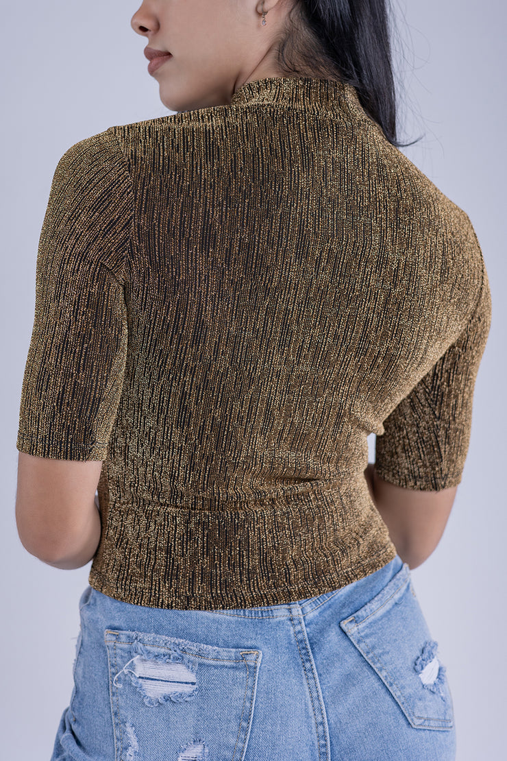 Crop top de destellos dorados