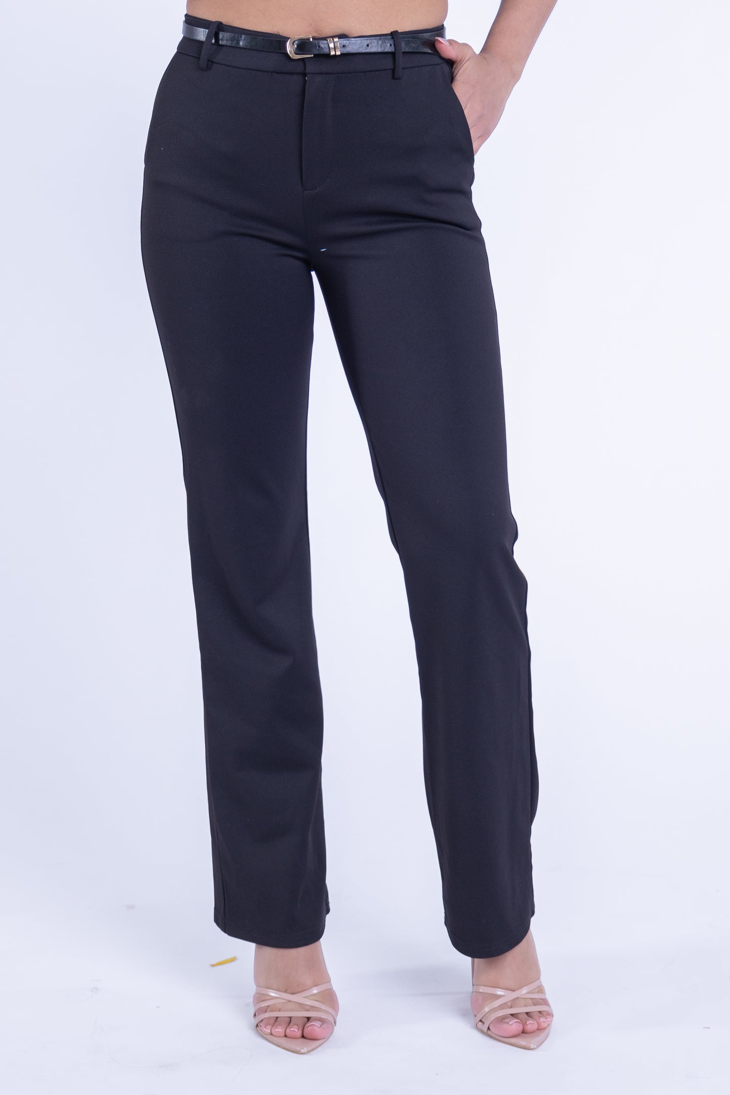 Pantalon negro corte recto con cinto