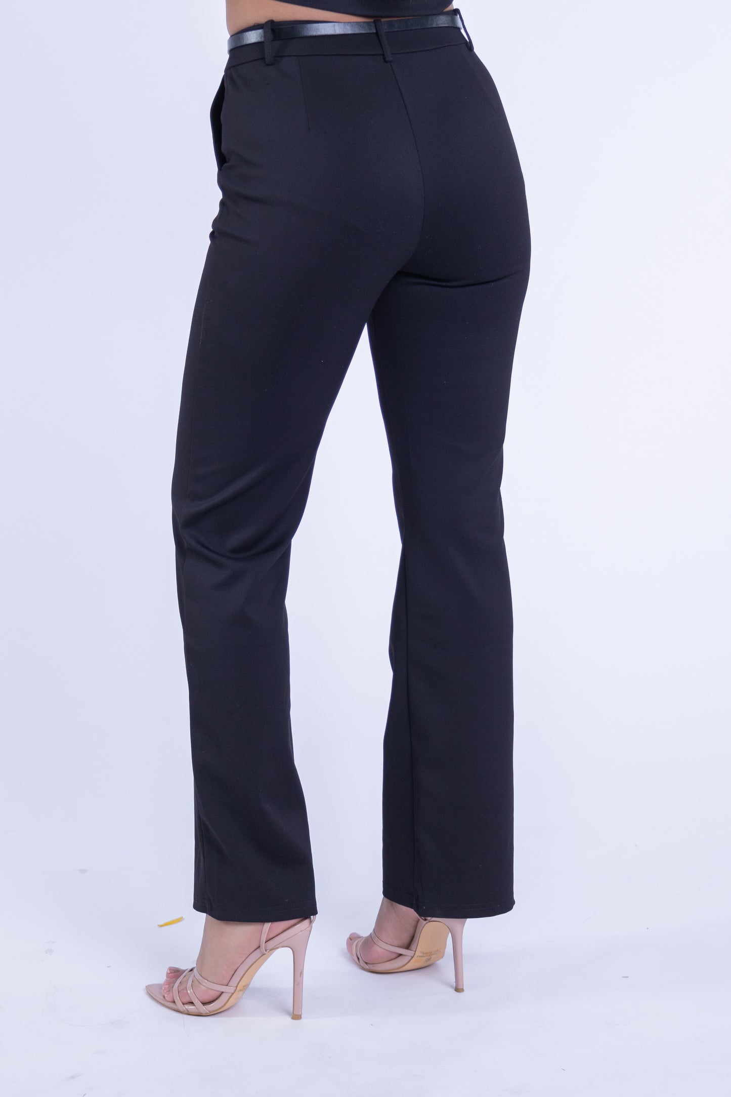 Pantalon negro corte recto con cinto