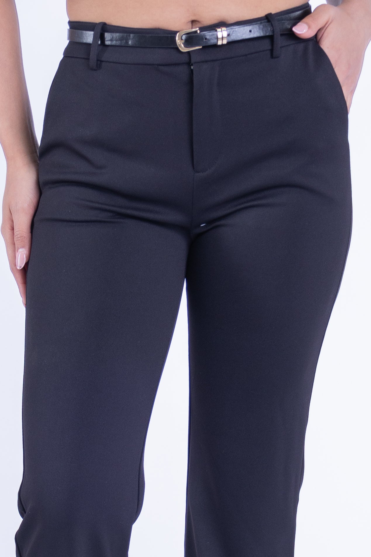 Pantalon negro corte recto con cinto