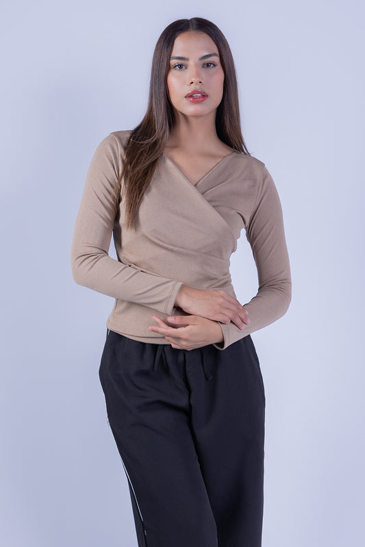 Blusa beige cruzada manga larga