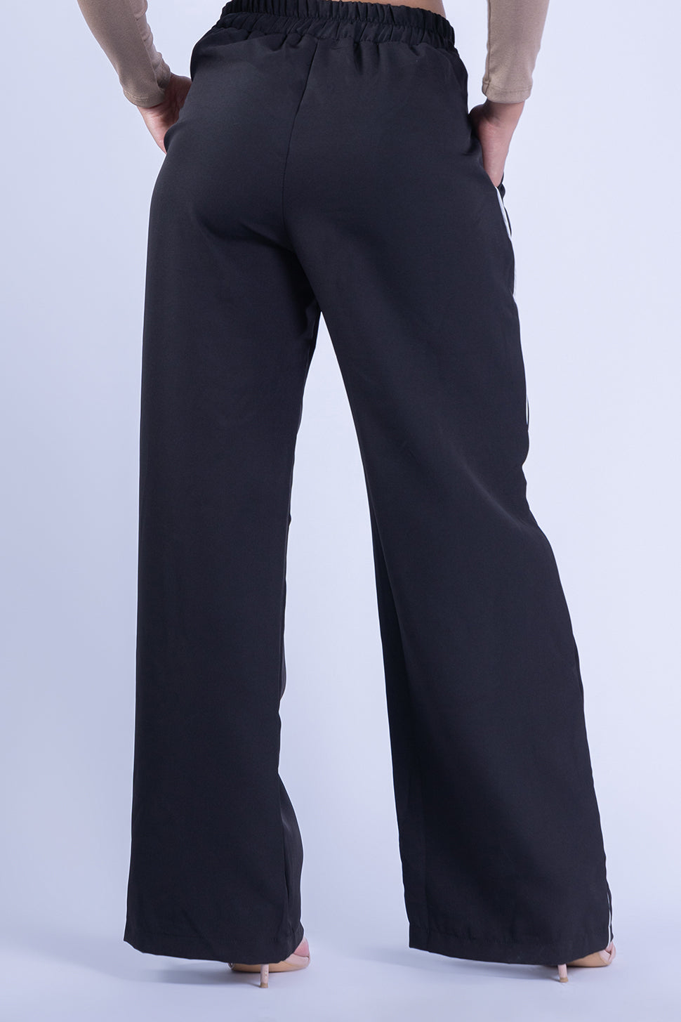 Pantalonera deportiva negra