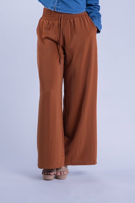 Pantalón de corte recto con elástico en cintura