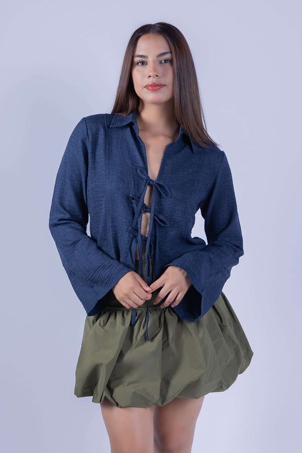 Blusa azul con amarres y manga
