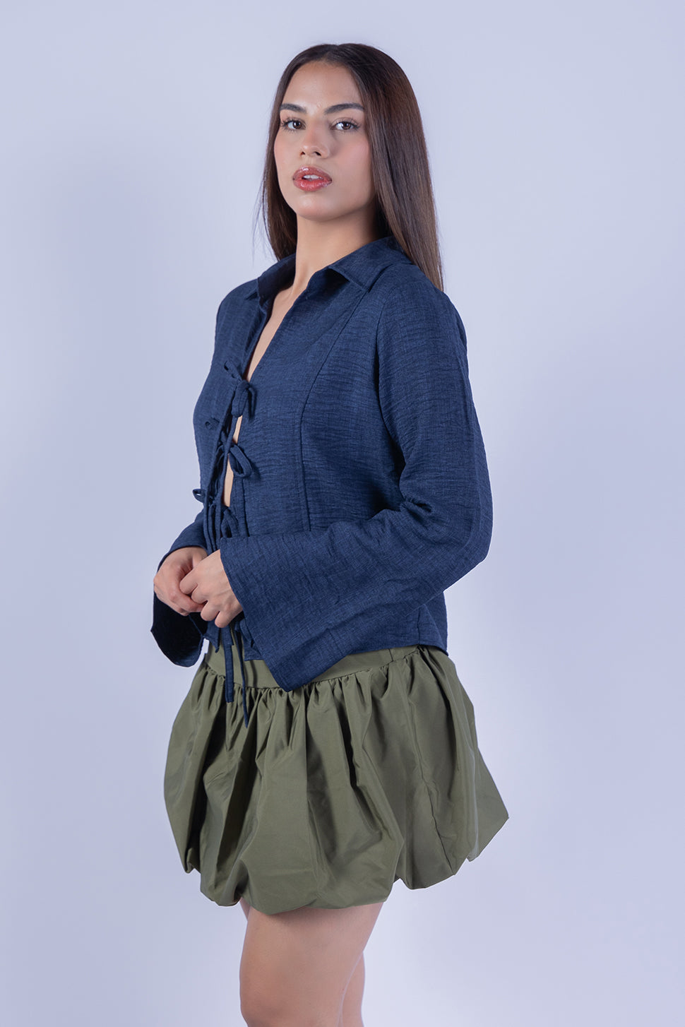 Blusa azul con amarres y manga