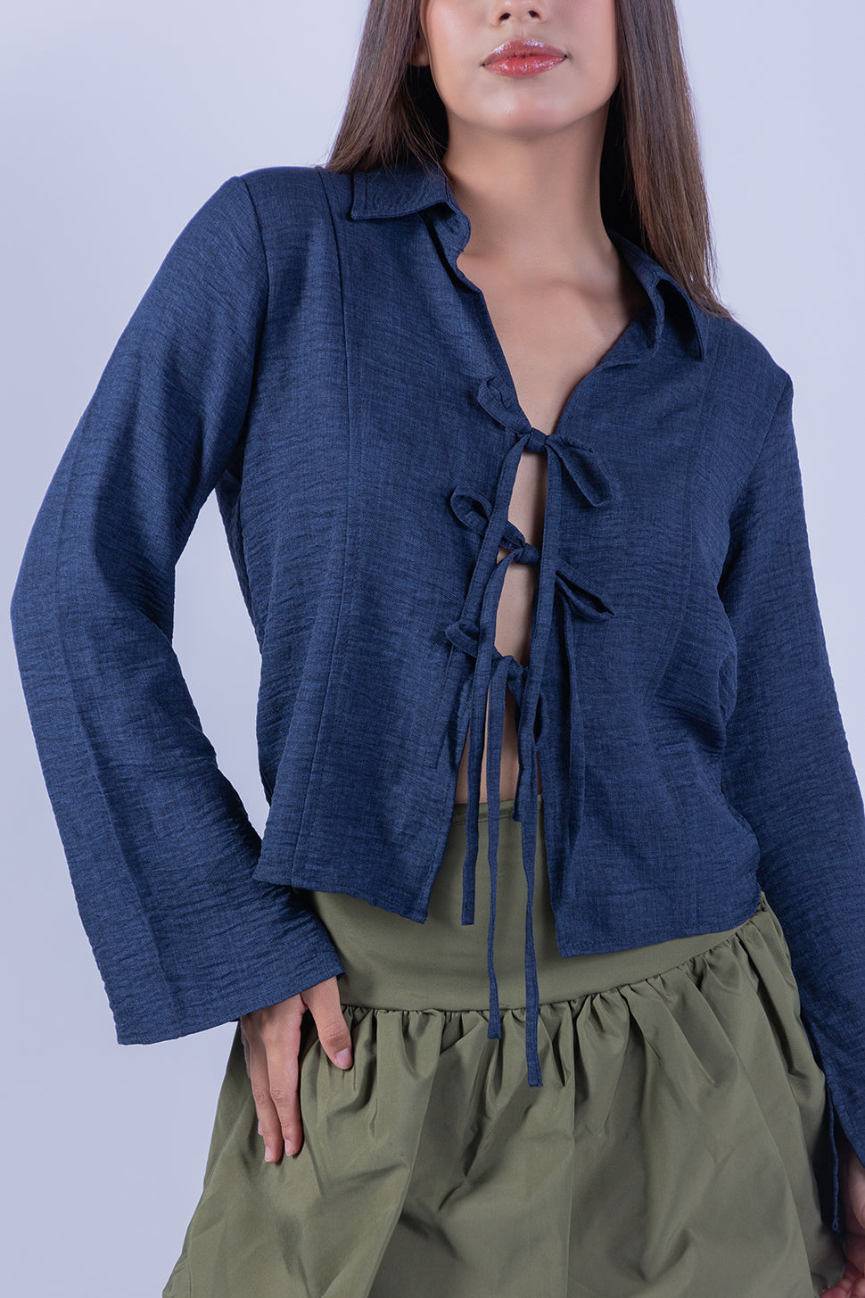 Blusa azul con amarres y manga