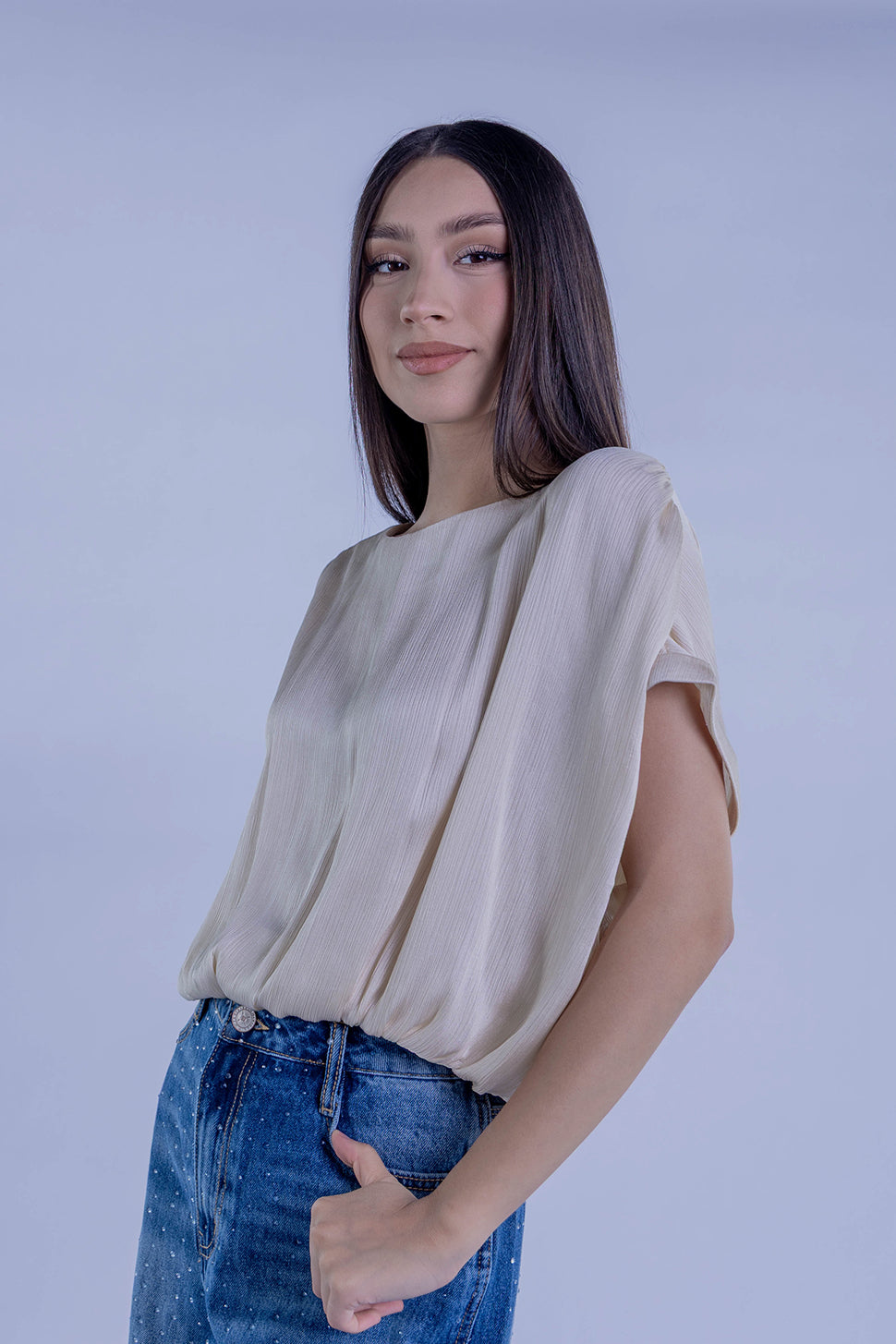 Blusa dorada satinada de cuello